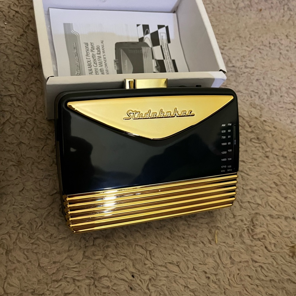 Studebaker Walkabout Personal Stereo Caseyye Player w AM/FM Radio